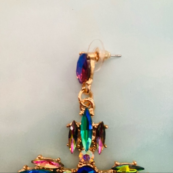 NEW Rhinestone cross earrings. - Picture 6 of 11